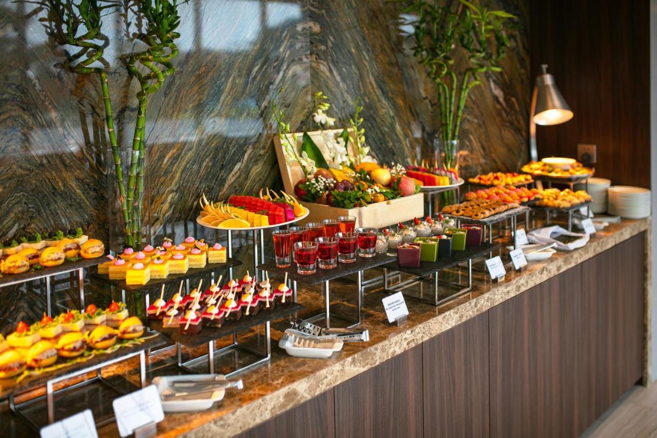Moevenpick Living West Hanoi Buitenkant foto