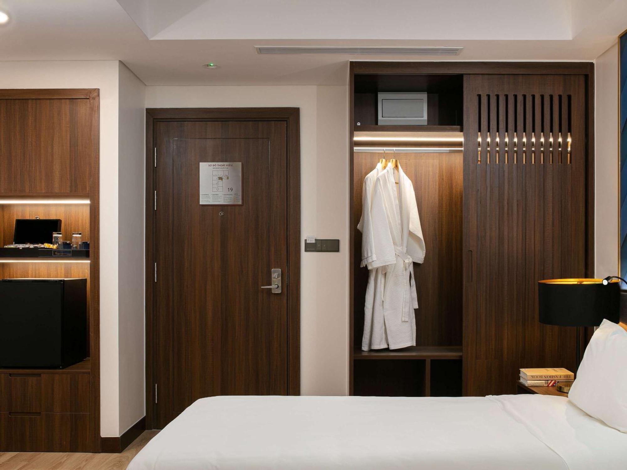 Moevenpick Living West Hanoi Buitenkant foto