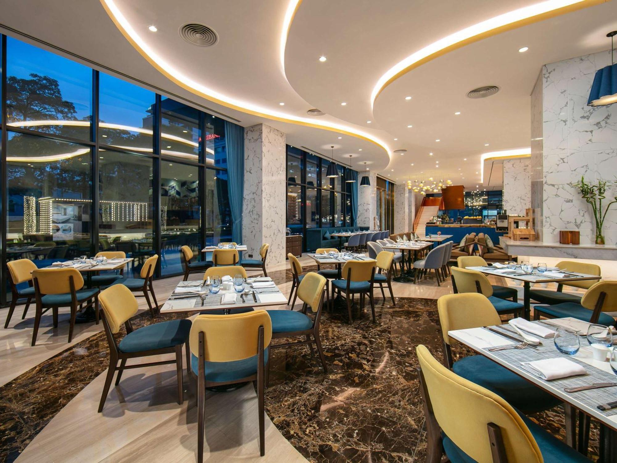Moevenpick Living West Hanoi Buitenkant foto