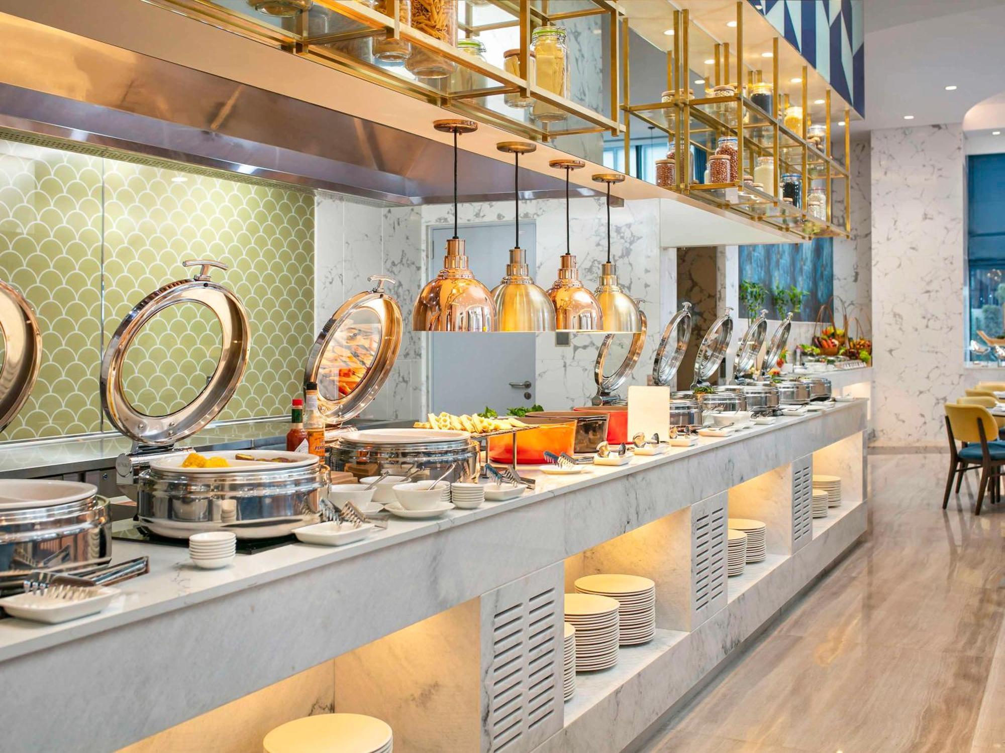 Moevenpick Living West Hanoi Buitenkant foto